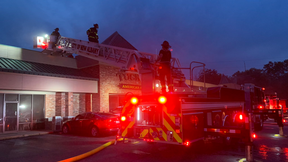 New Albany strip mall fire 5-26-20 (2).PNG